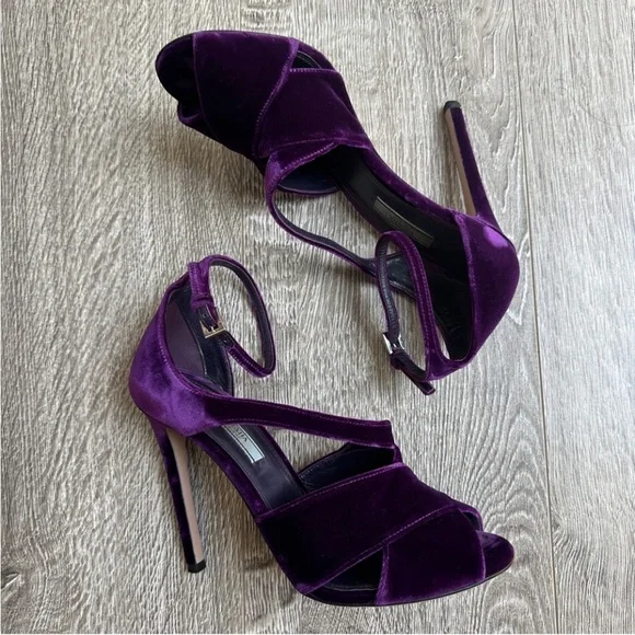 PRADA Elegant Purple Velvet Women's Heels 39 EU Excellent Condition
